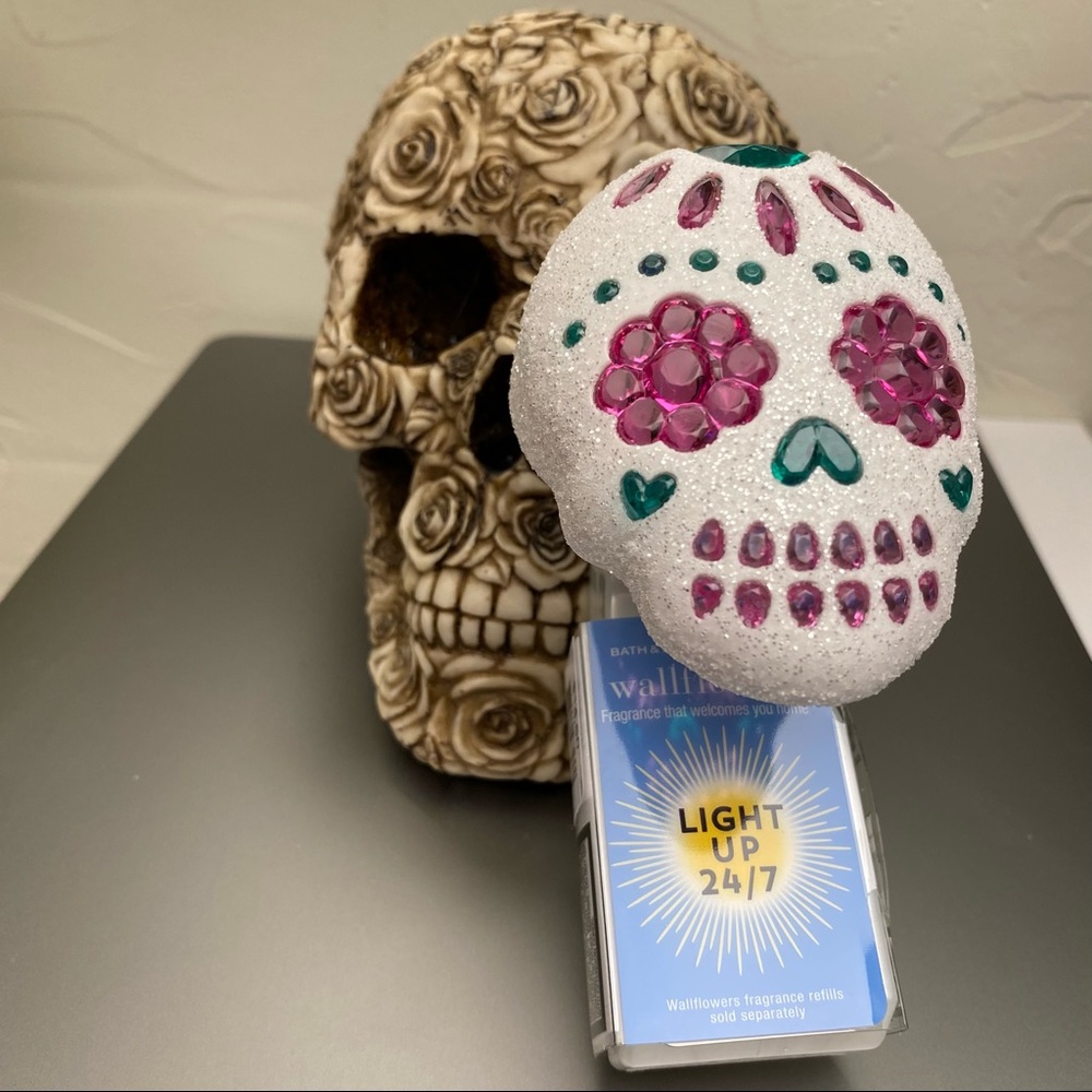 2021 Bath & Body Works Sugar Skull Light Up Wallflower Plug - Picture 11 of 11